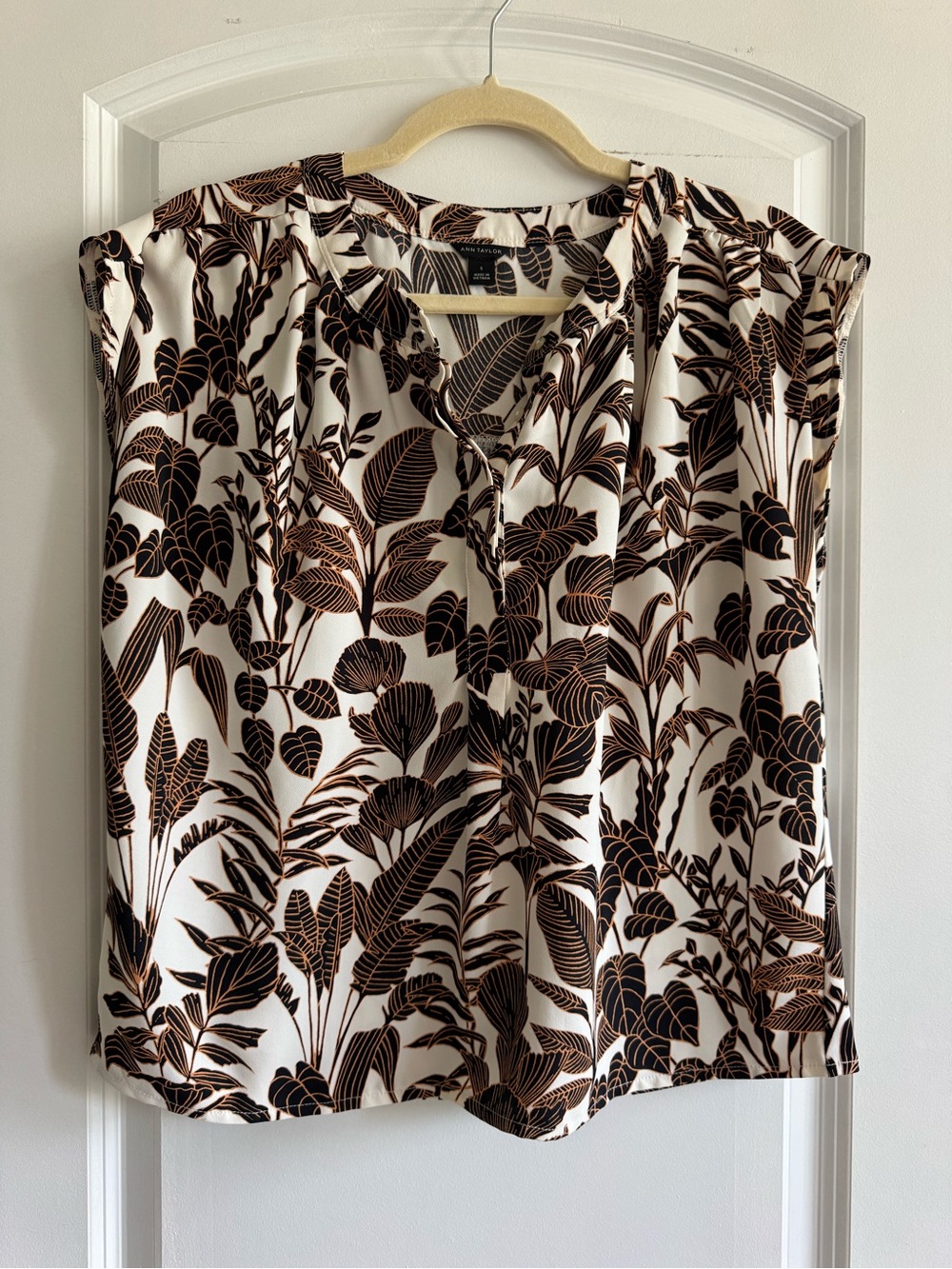 Ann Taylor | Sleeveless V Neck Boxy Botanical Print Blouse Size Small